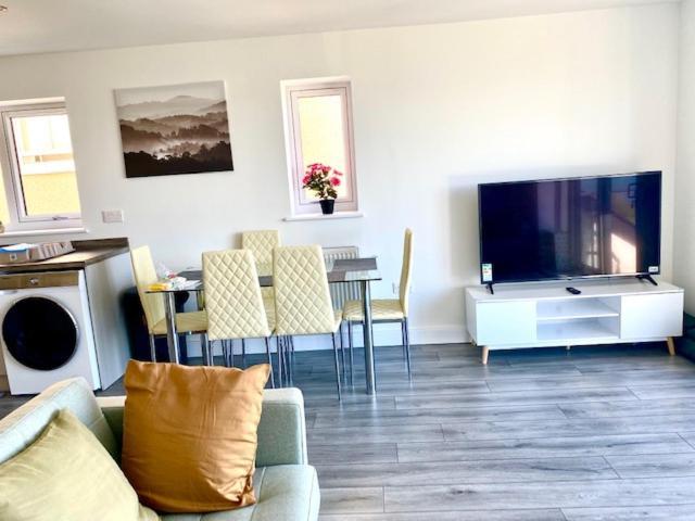Lovely New 2 Bedroom Condo With Stunning Seaviews Penmaenmawr Ngoại thất bức ảnh
