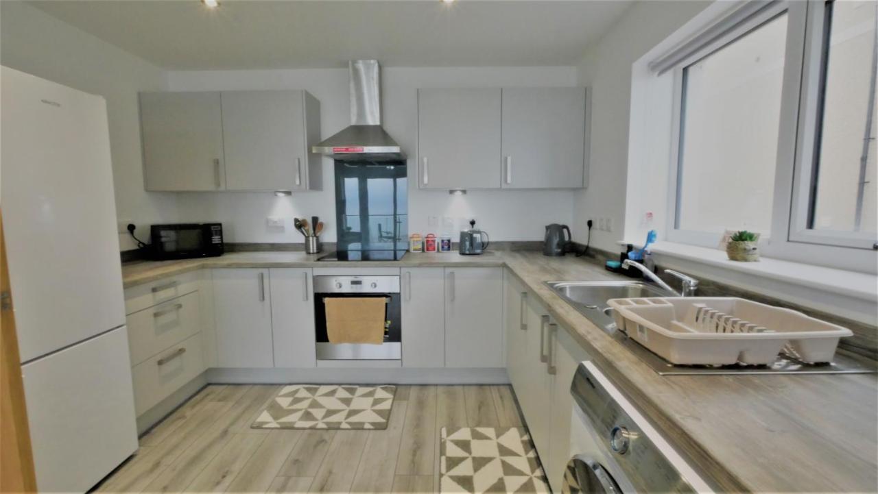 Lovely New 2 Bedroom Condo With Stunning Seaviews Penmaenmawr Ngoại thất bức ảnh