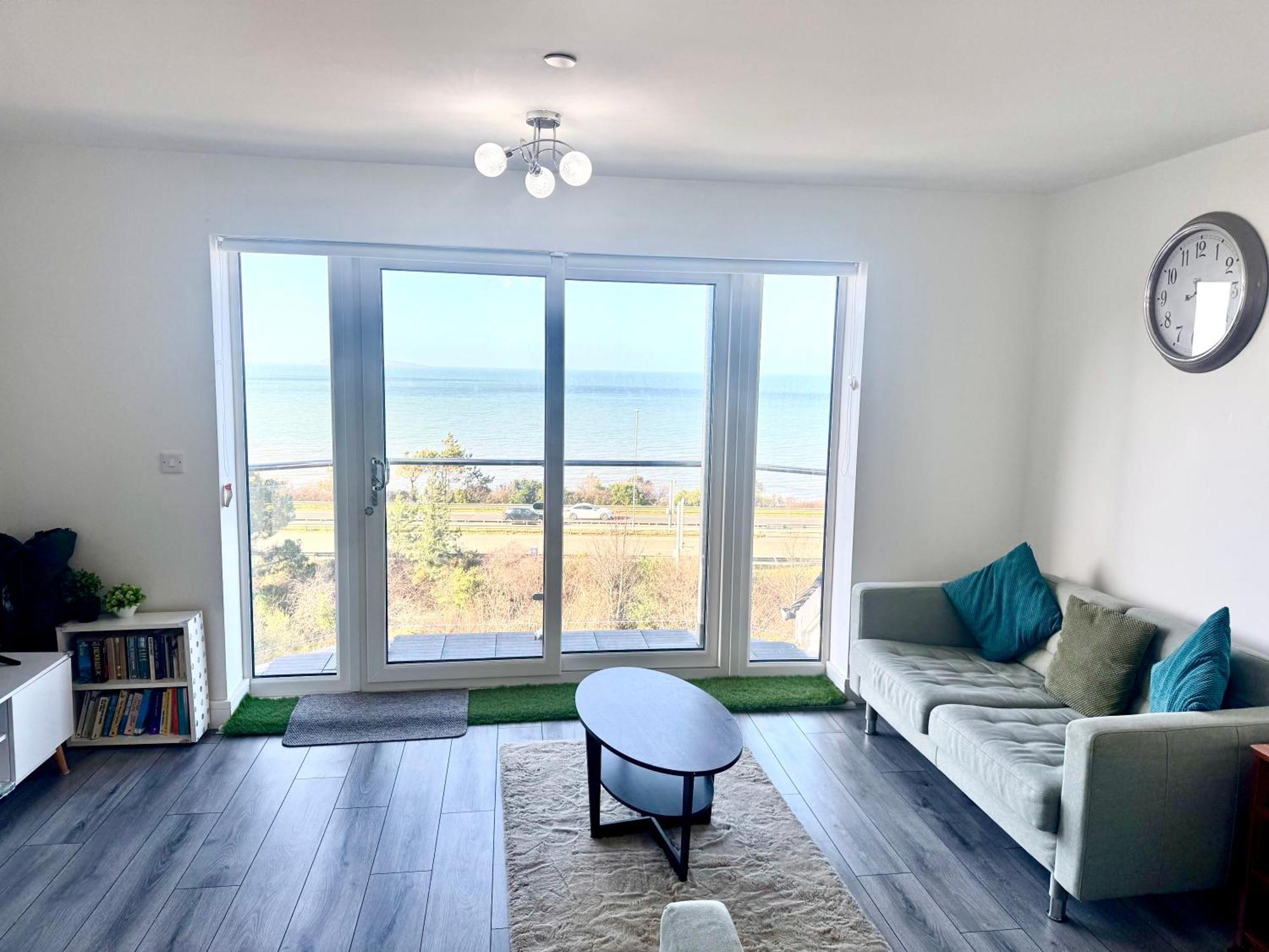 Lovely New 2 Bedroom Condo With Stunning Seaviews Penmaenmawr Ngoại thất bức ảnh